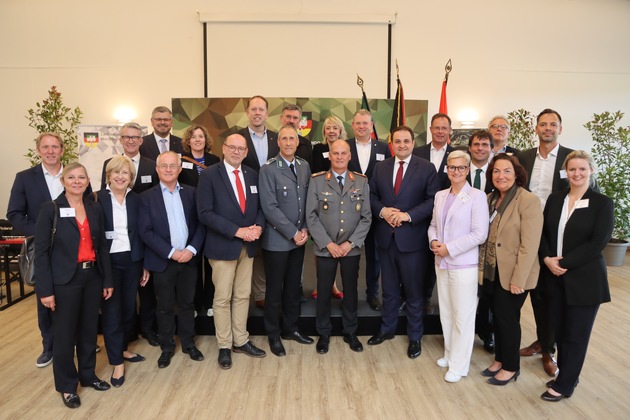 Brigadegeneral M&uuml;ller: "Wir m&uuml;ssen wehrhaft und stark sein" / Gro&szlig;er Zuspruch beim Jahresempfang des Landeskommando Nordrhein-Westfalen in D&uuml;sseldorf